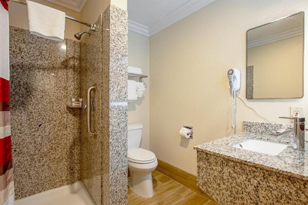 Red Roof Inn & Suites Monterey image 40