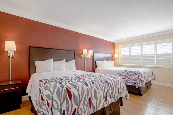 Red Roof Inn & Suites Monterey image 56